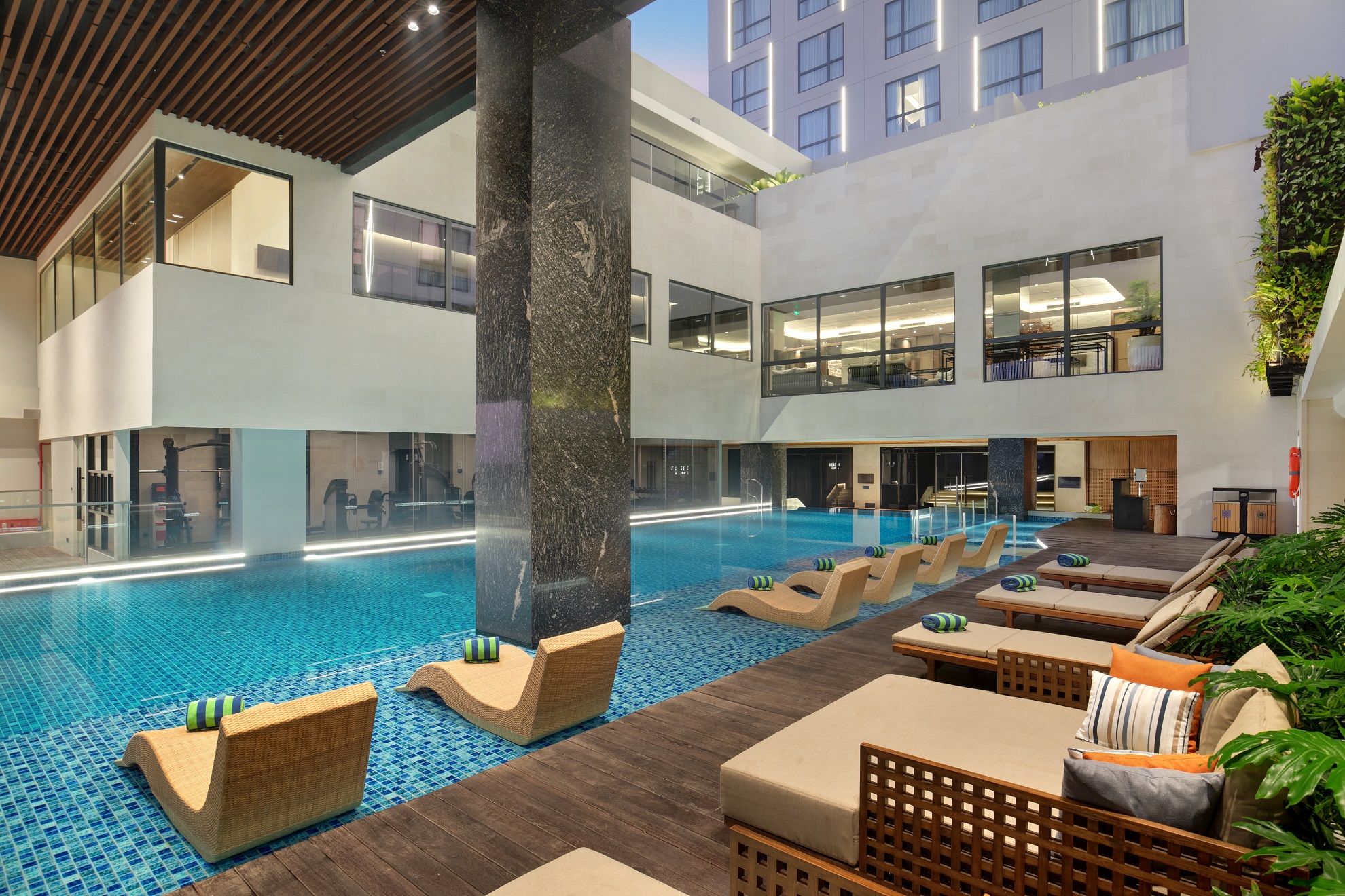Swimming Pool Hotel Aruss Semarang 2